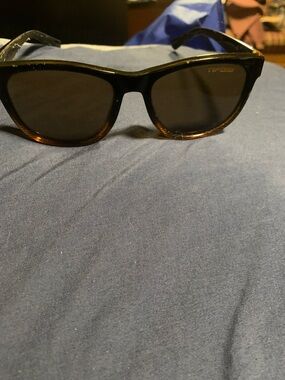 Tifosi Optics Women's Black and Brown Tortoise Sunglasses